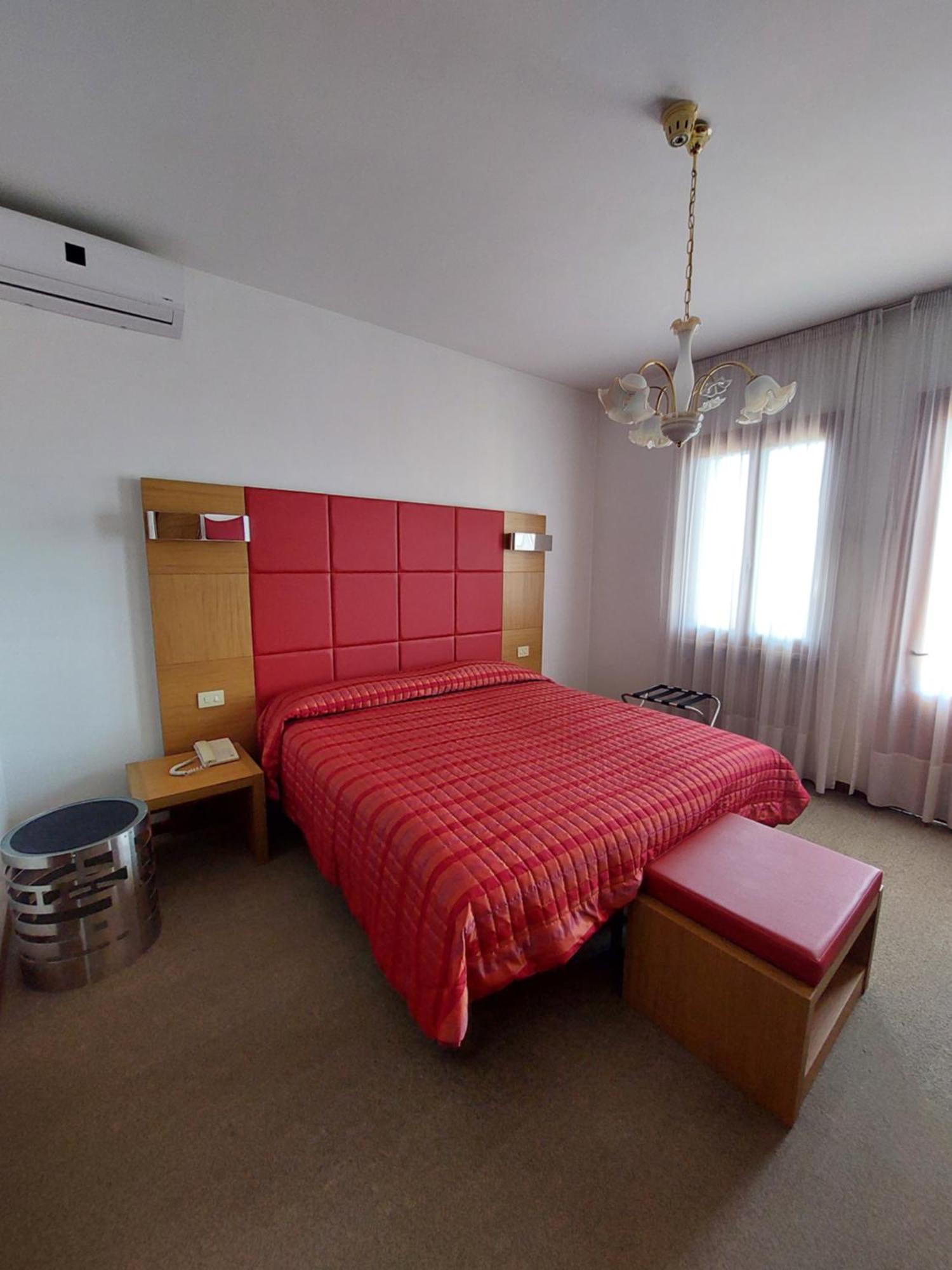 Albergo Alla Pineta Монтебелуна Екстериор снимка