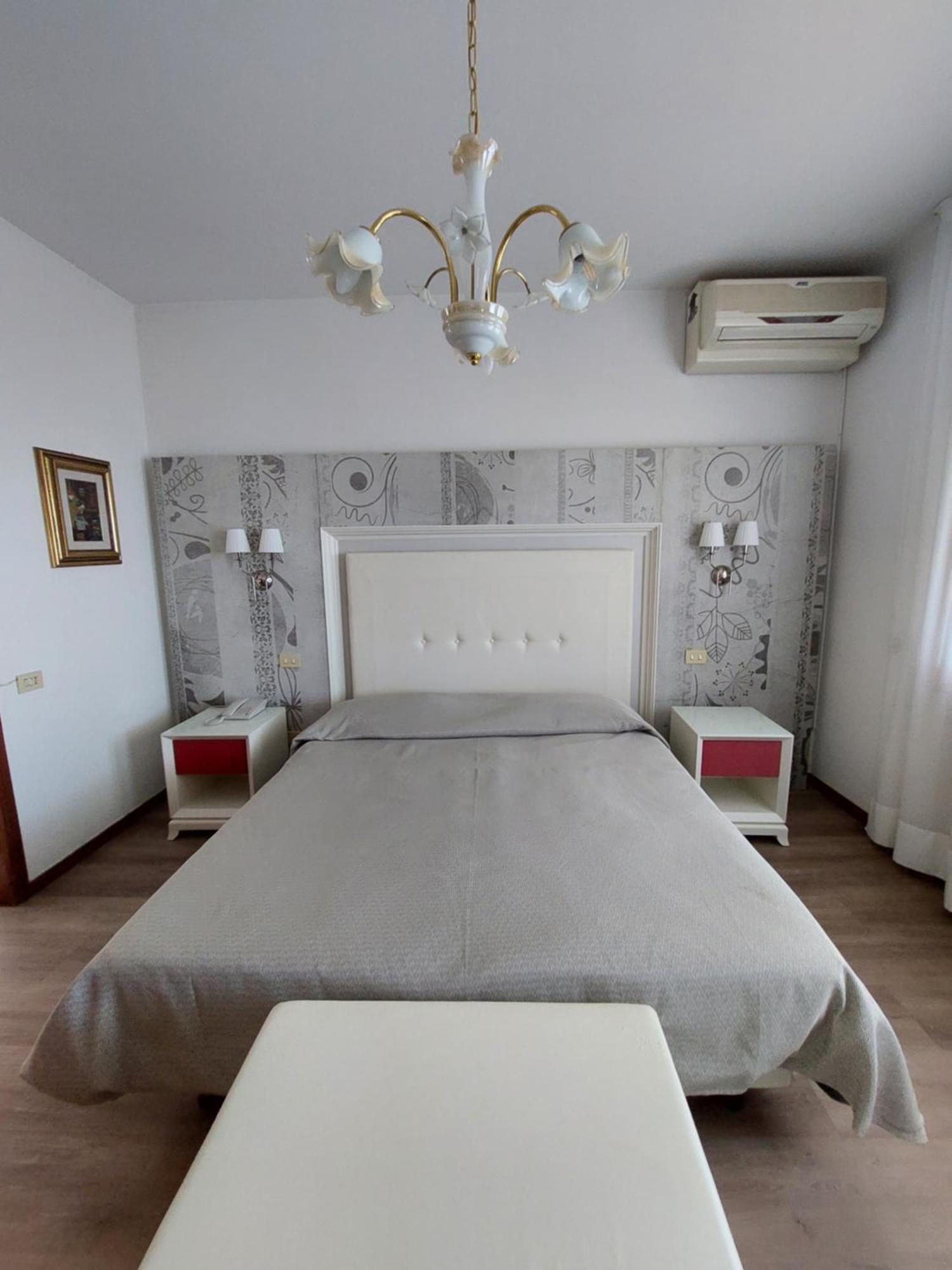 Albergo Alla Pineta Монтебелуна Екстериор снимка